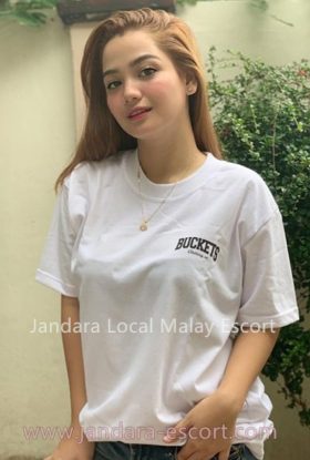 Zati Escort Girl Seri Kembangan ID-HHA18181 Kuala Lumpur