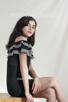 Tipah Local Girl Chinatown ID-IIM10273 KL