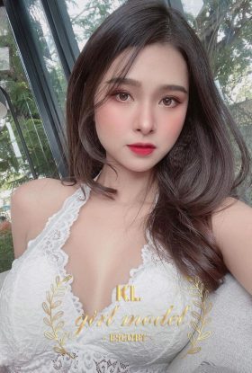 Susan Local Girl Chinatown ID-QNT40962 KL